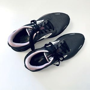 Brooks Adrenaline GTS 22 Womens Size 9.5 B Running Shoes Gray Pink 1203531b015